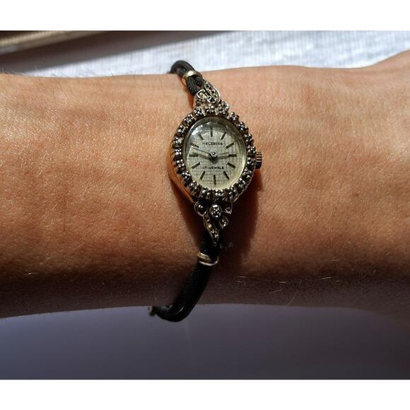 Vintage Helzberg Swiss 17 Jewel Manual Wind Ladies Watch Linen Dial Runs Kreisle